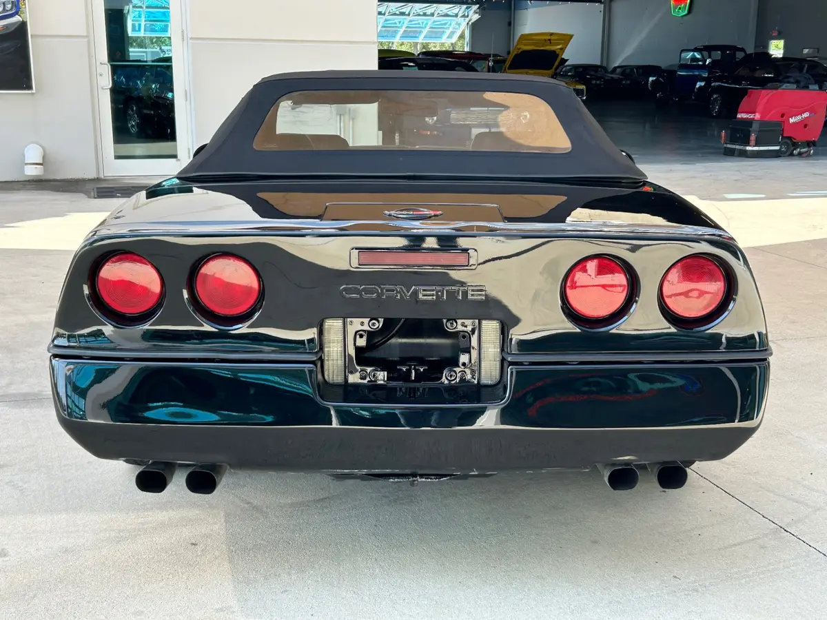 Vehicle photo 12