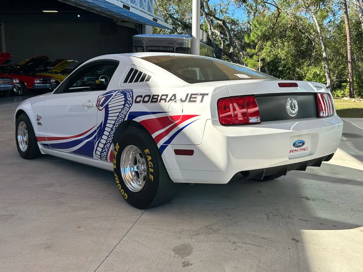 Vehicle photo 10
