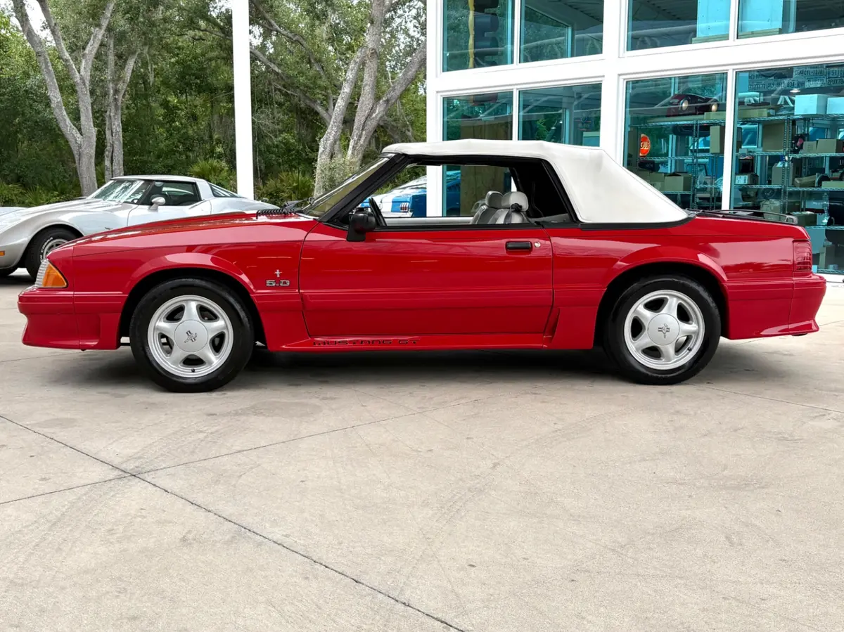 Vehicle photo 24