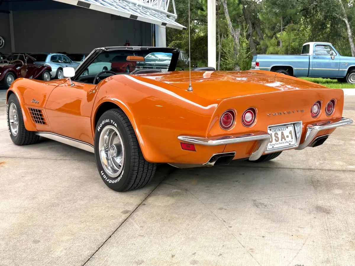 Vehicle photo 10