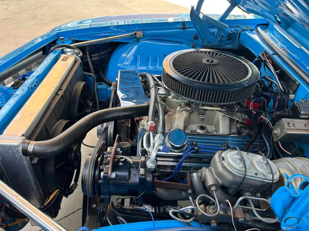Vehicle photo 20