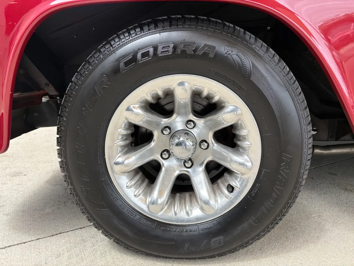 Vehicle photo 21