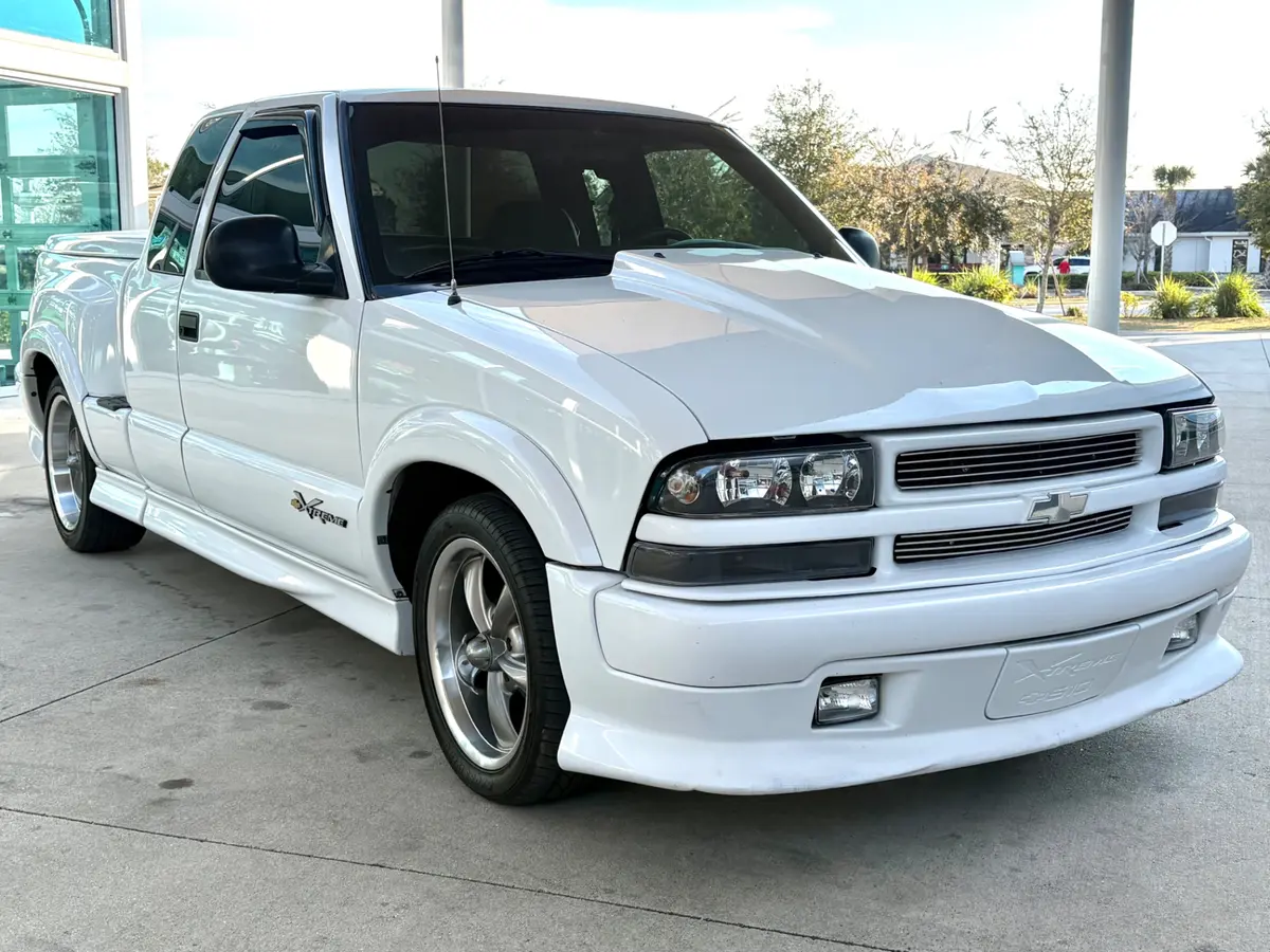 Vehicle photo 4