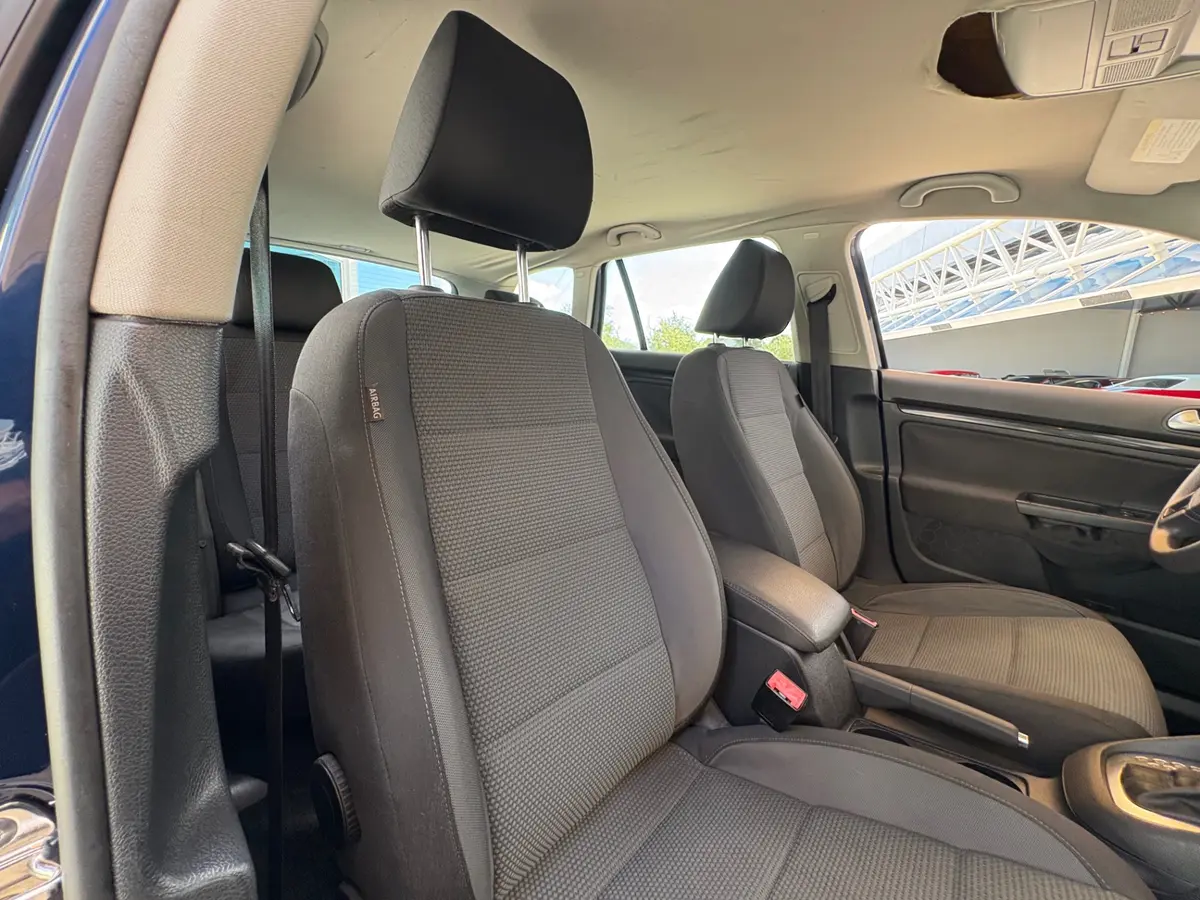 Vehicle photo 43