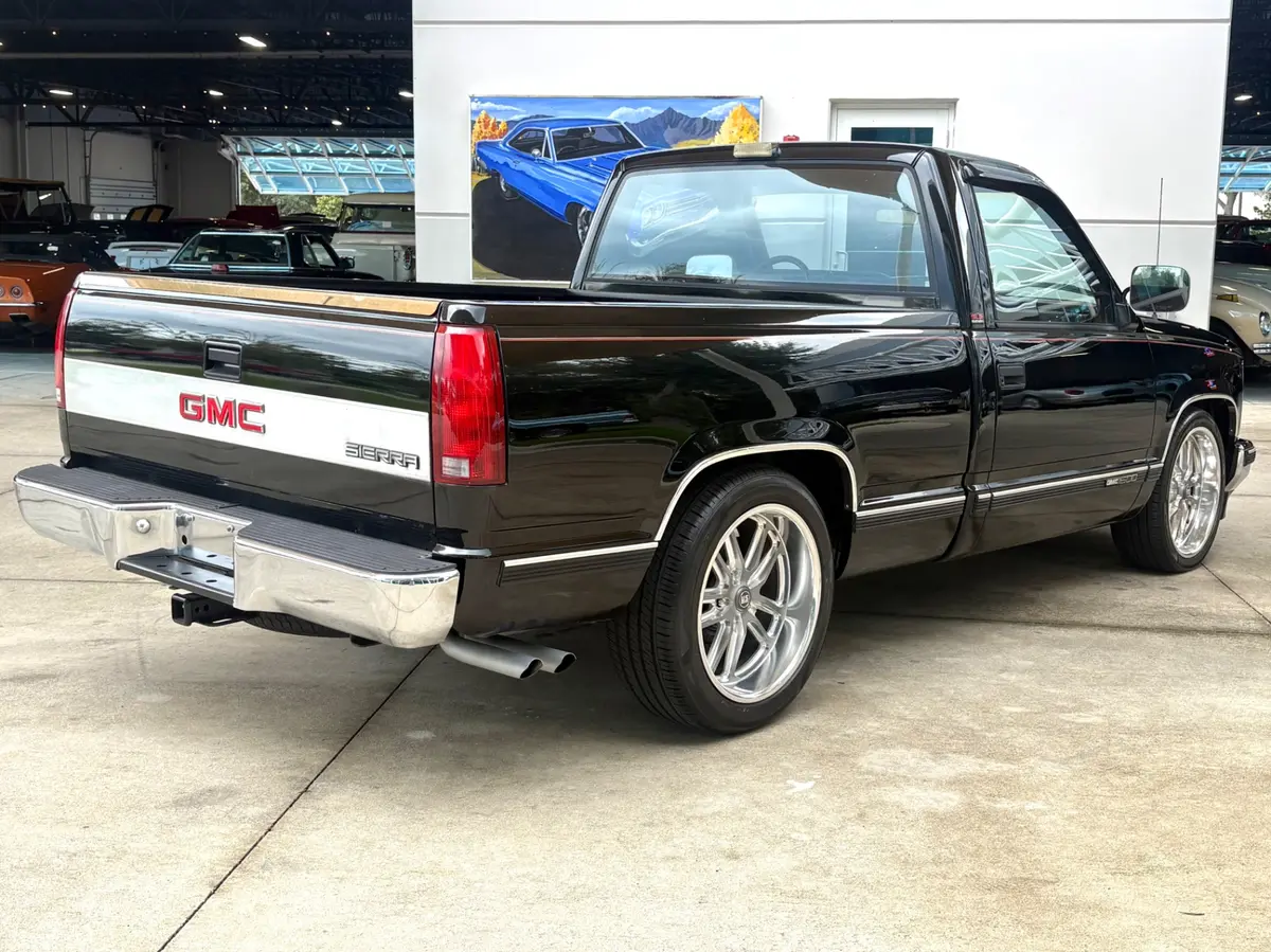 Vehicle photo 6