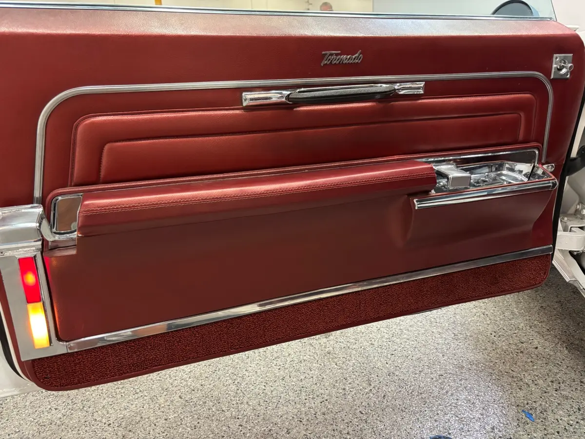 Vehicle photo 21