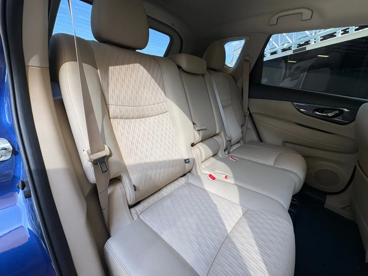 Vehicle photo 41