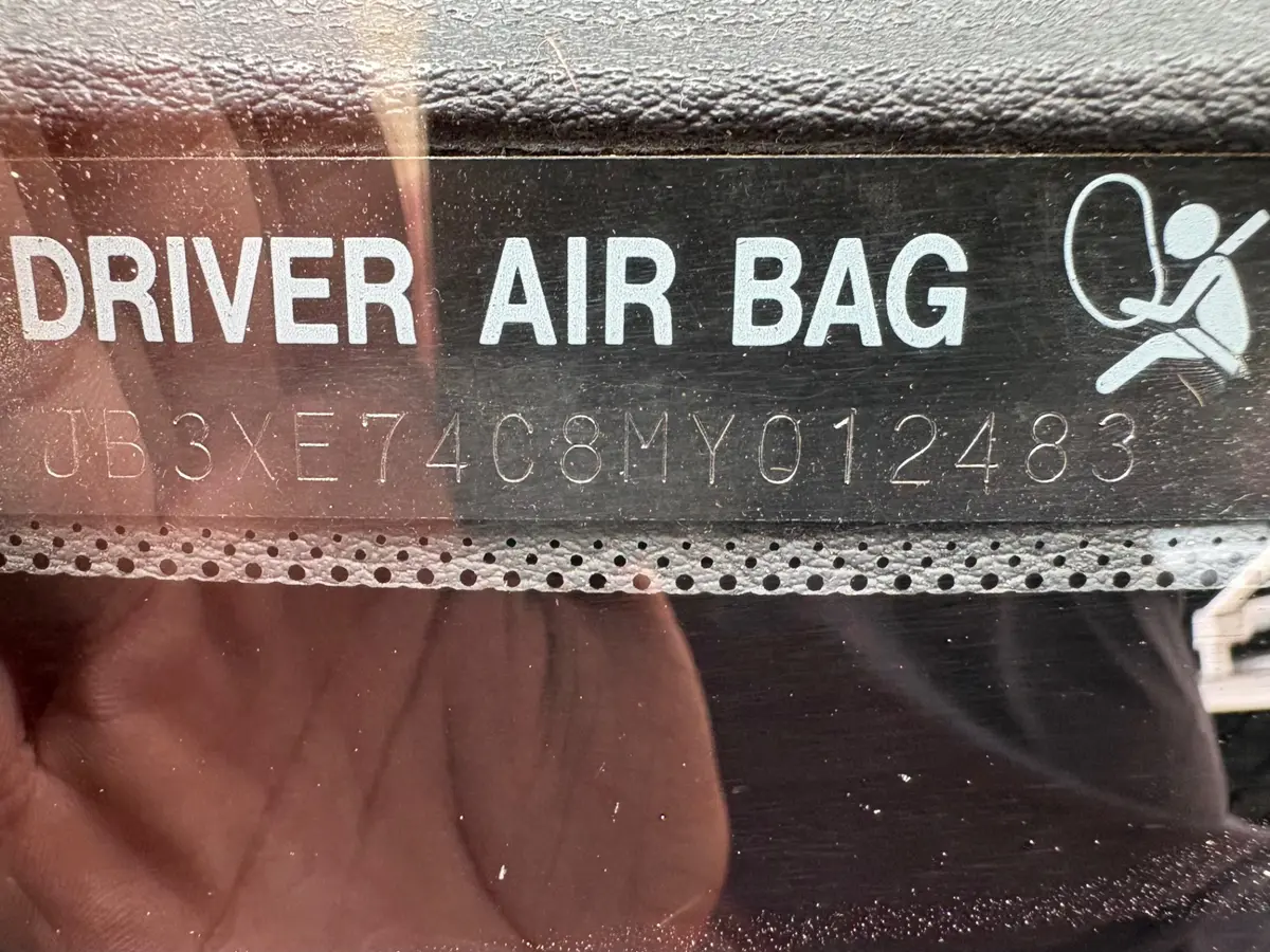 Vehicle photo 24