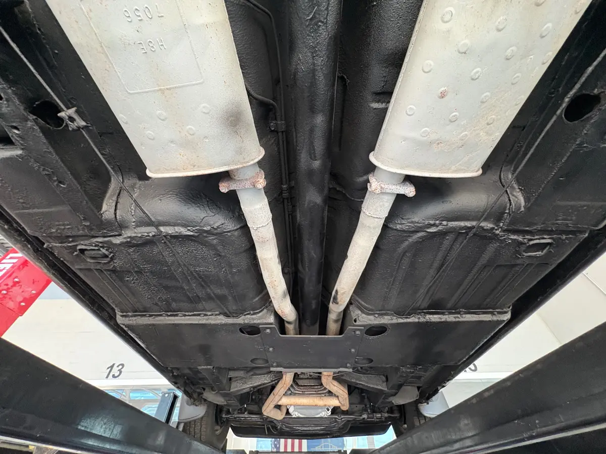 Vehicle photo 52