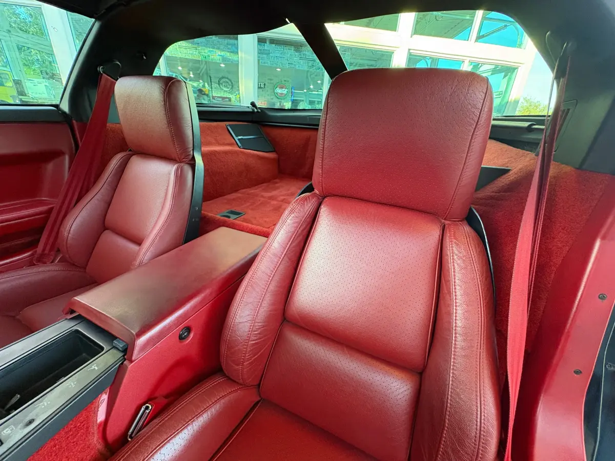 Vehicle photo 32