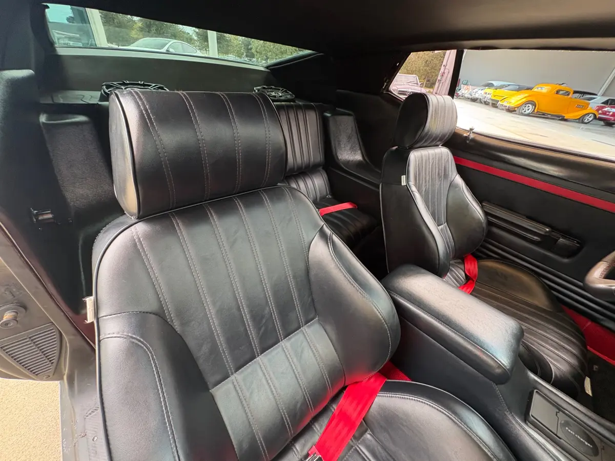 Vehicle photo 38