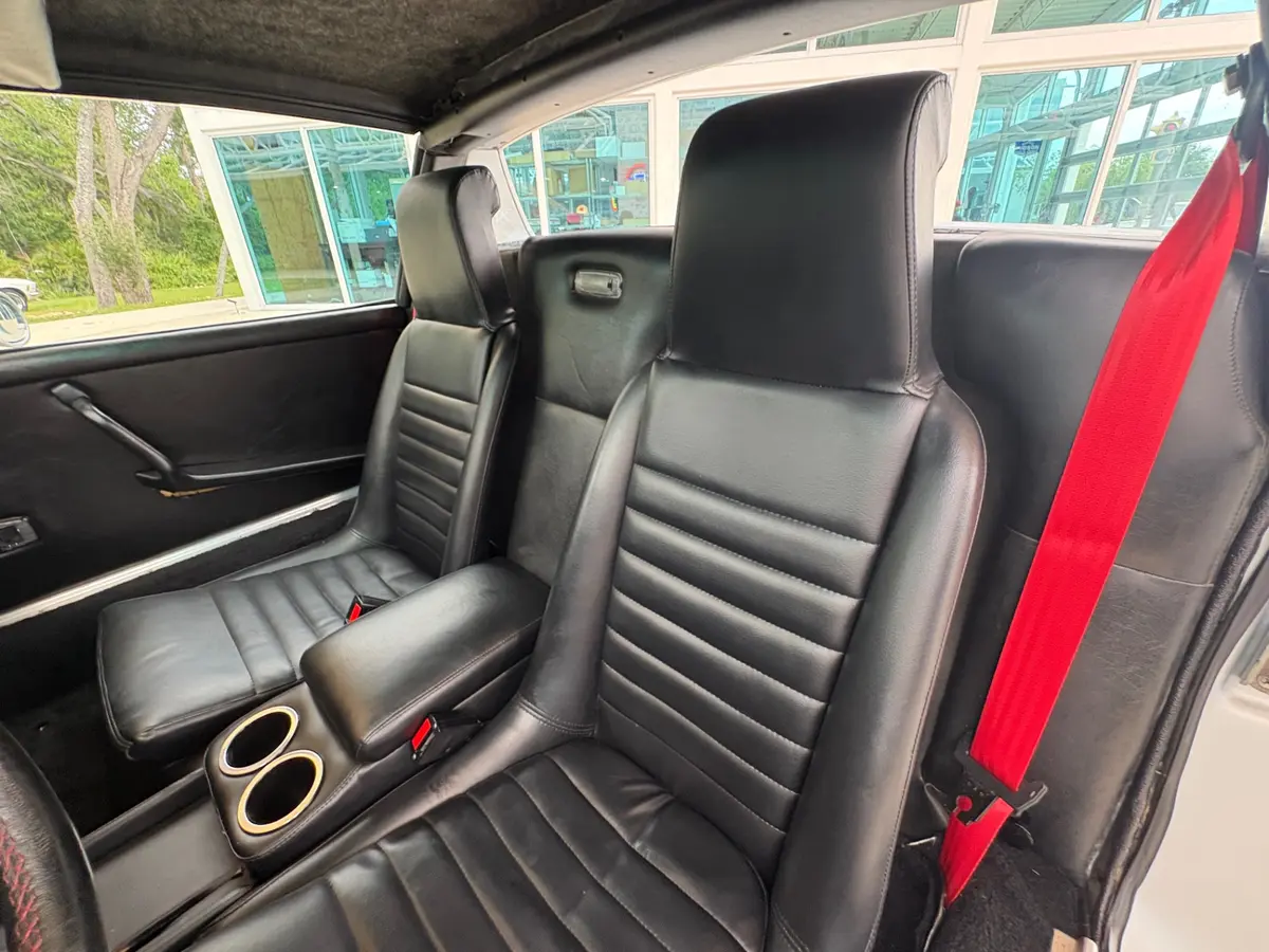 Vehicle photo 28