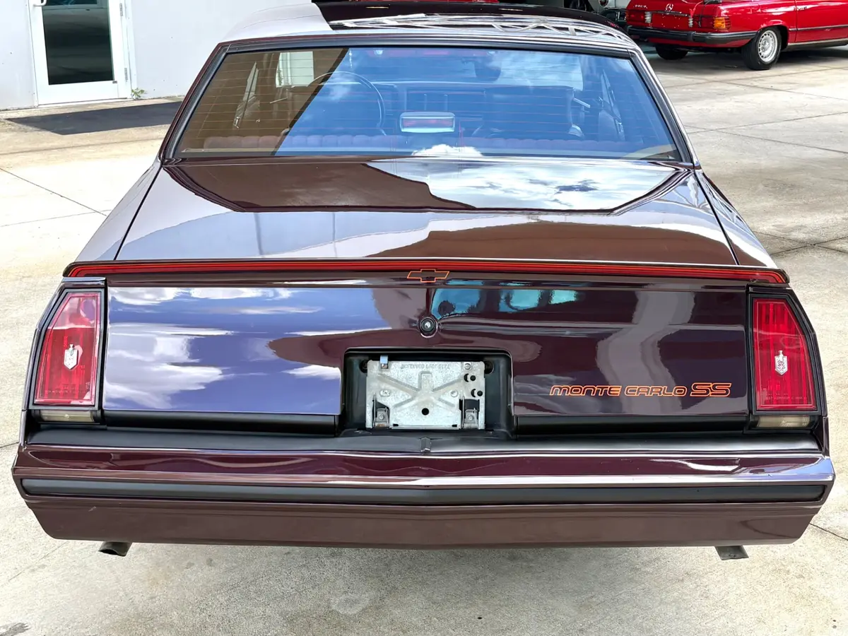 Vehicle photo 8
