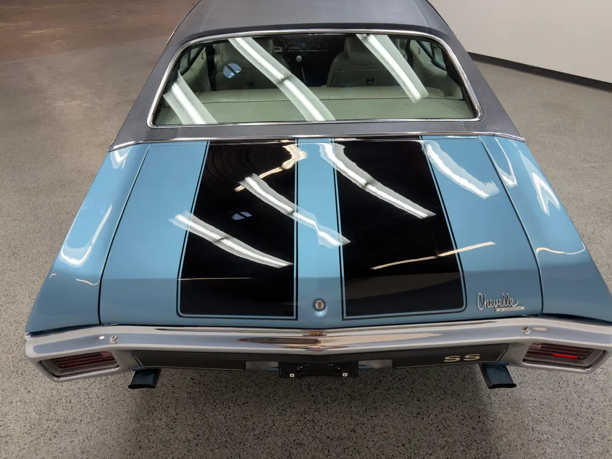 Vehicle photo 37