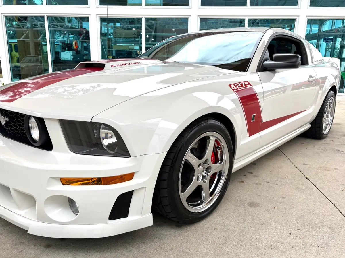Vehicle photo 13