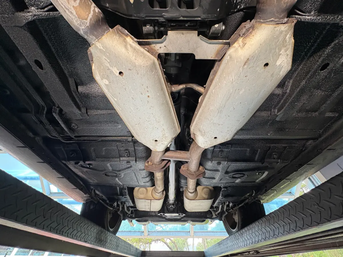 Vehicle photo 59