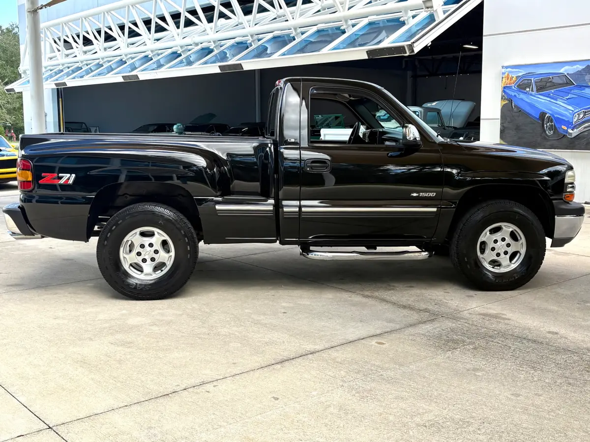 Vehicle photo 5