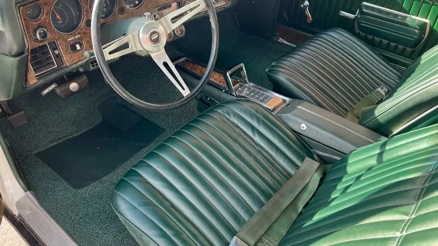 Vehicle photo 52