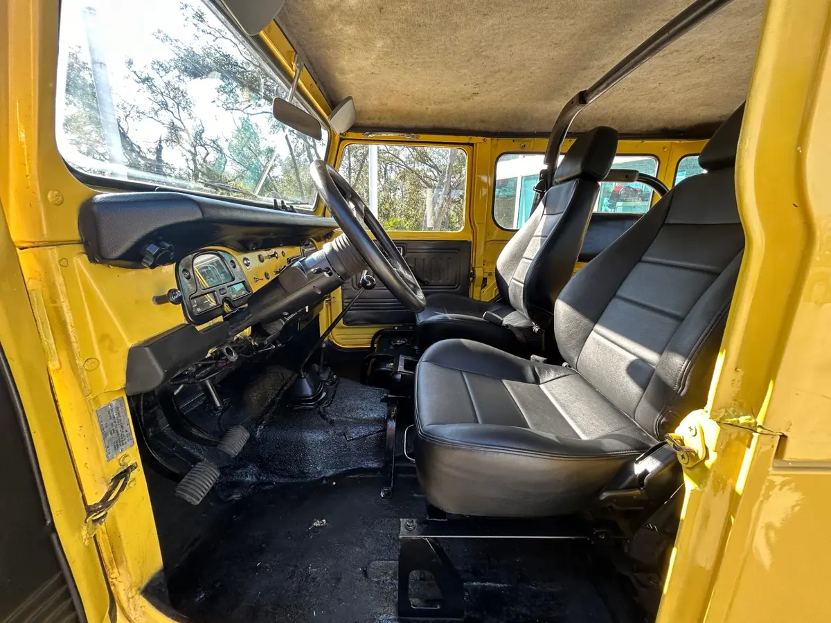 Vehicle photo 20