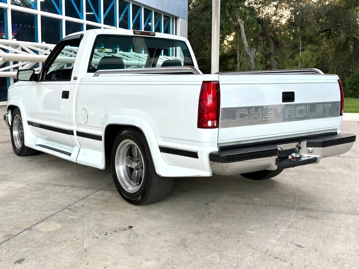 Vehicle photo 9