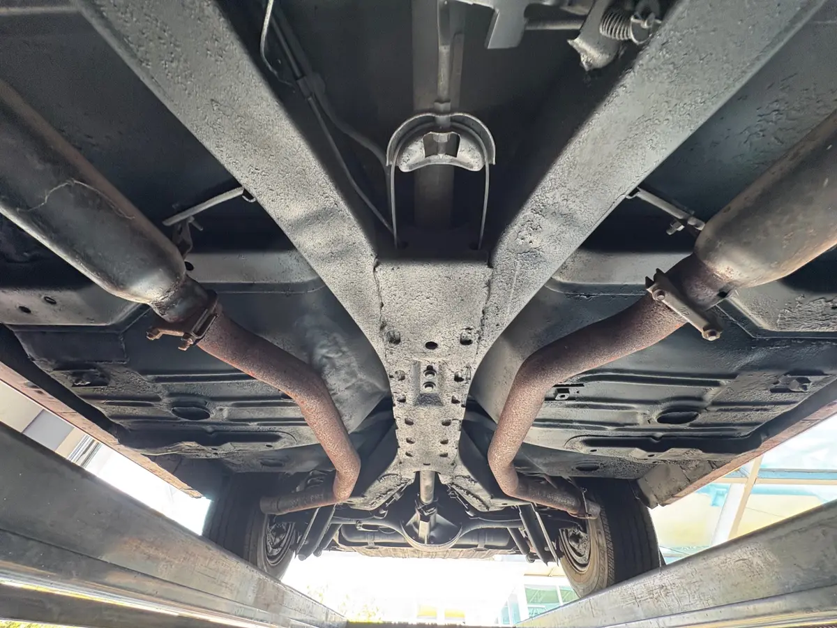 Vehicle photo 54
