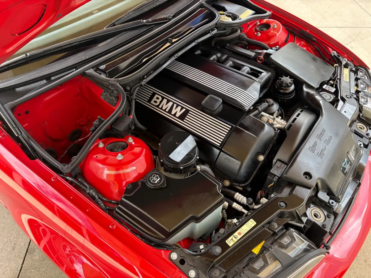 Vehicle photo 28