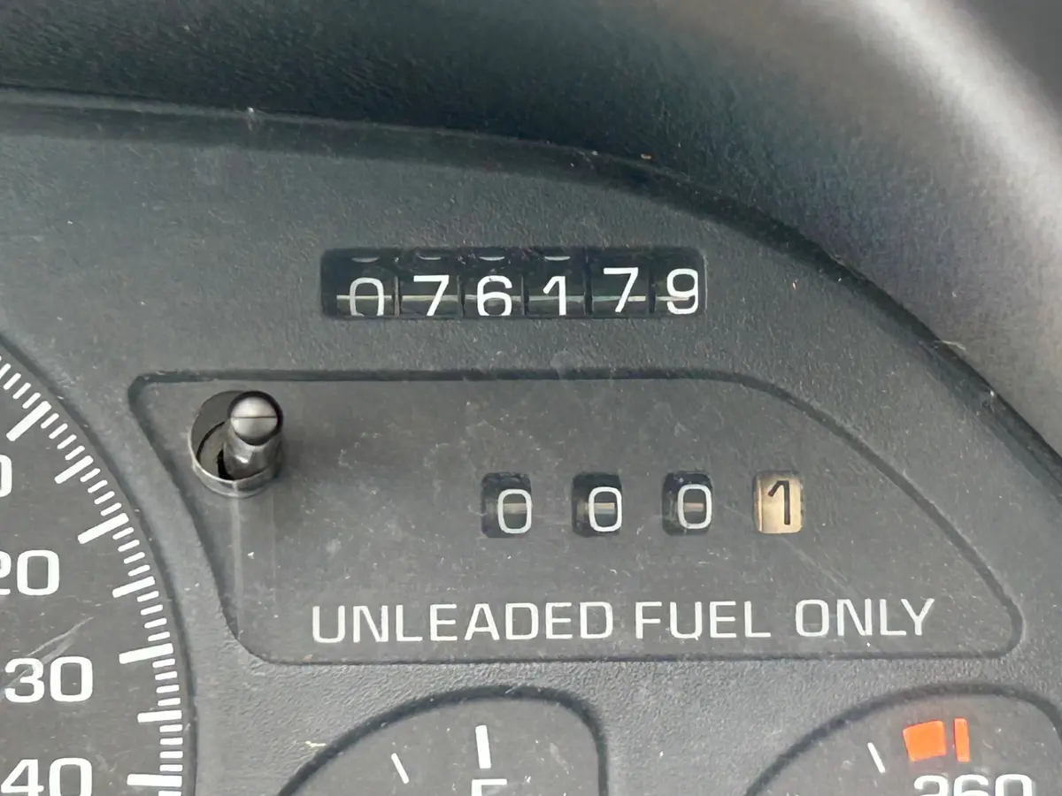 Vehicle photo 16