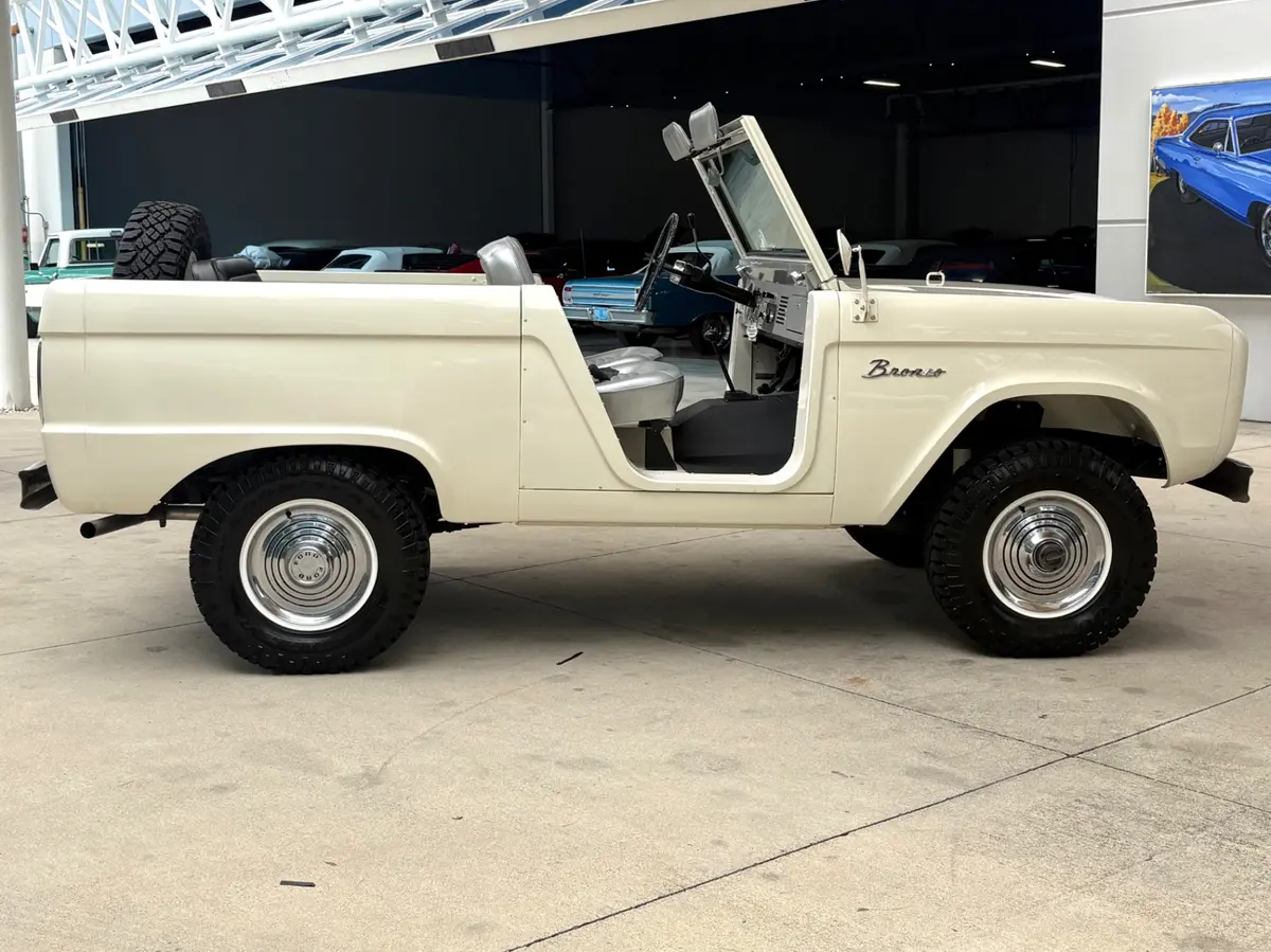 Vehicle photo 5