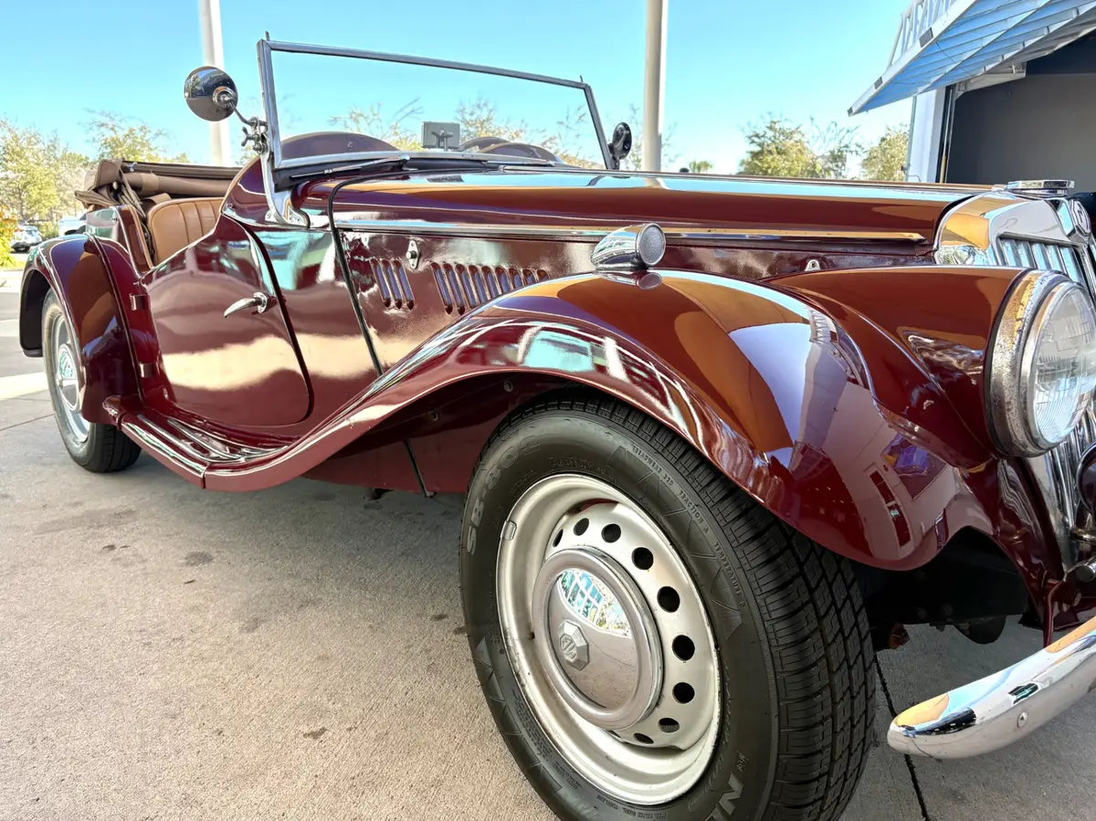 Vehicle photo 19