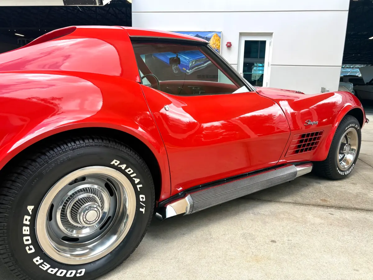 Vehicle photo 17