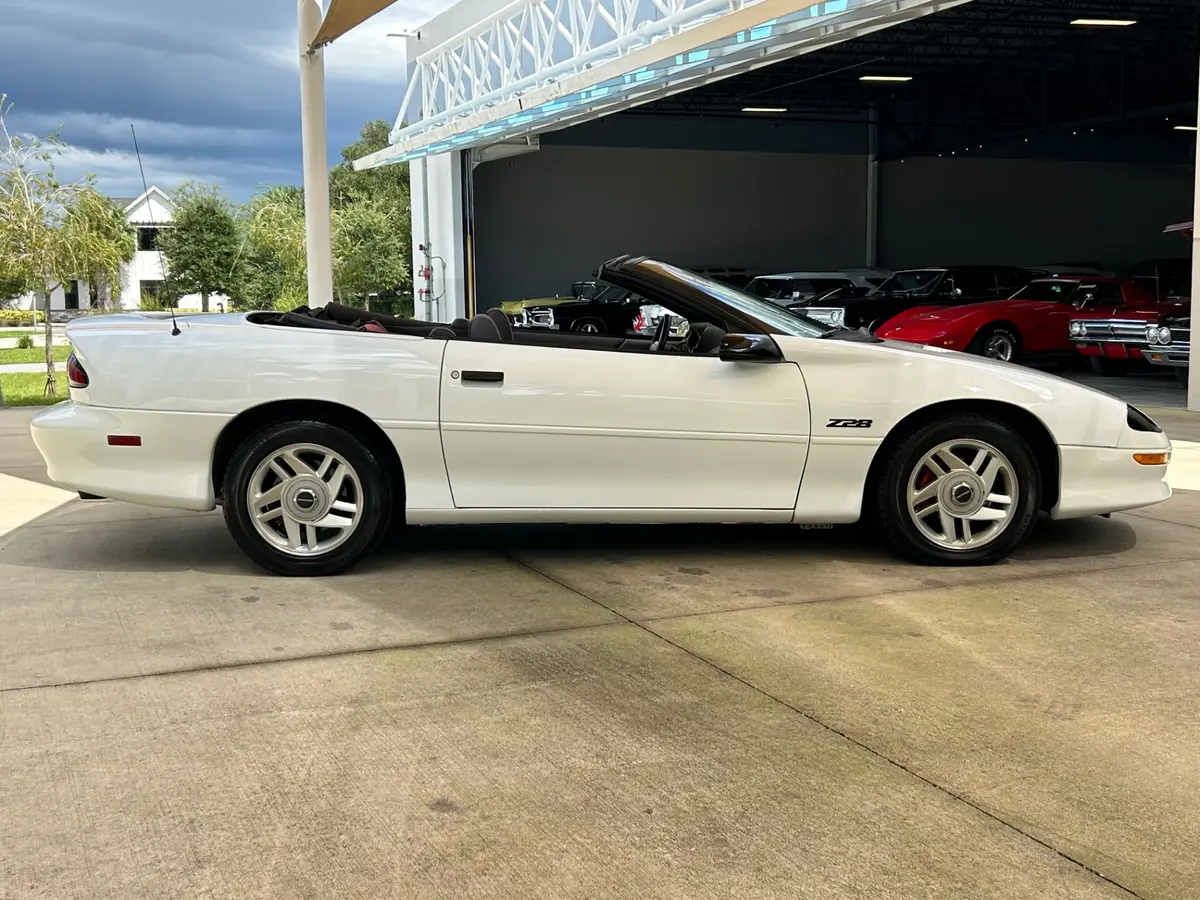 Vehicle photo 4
