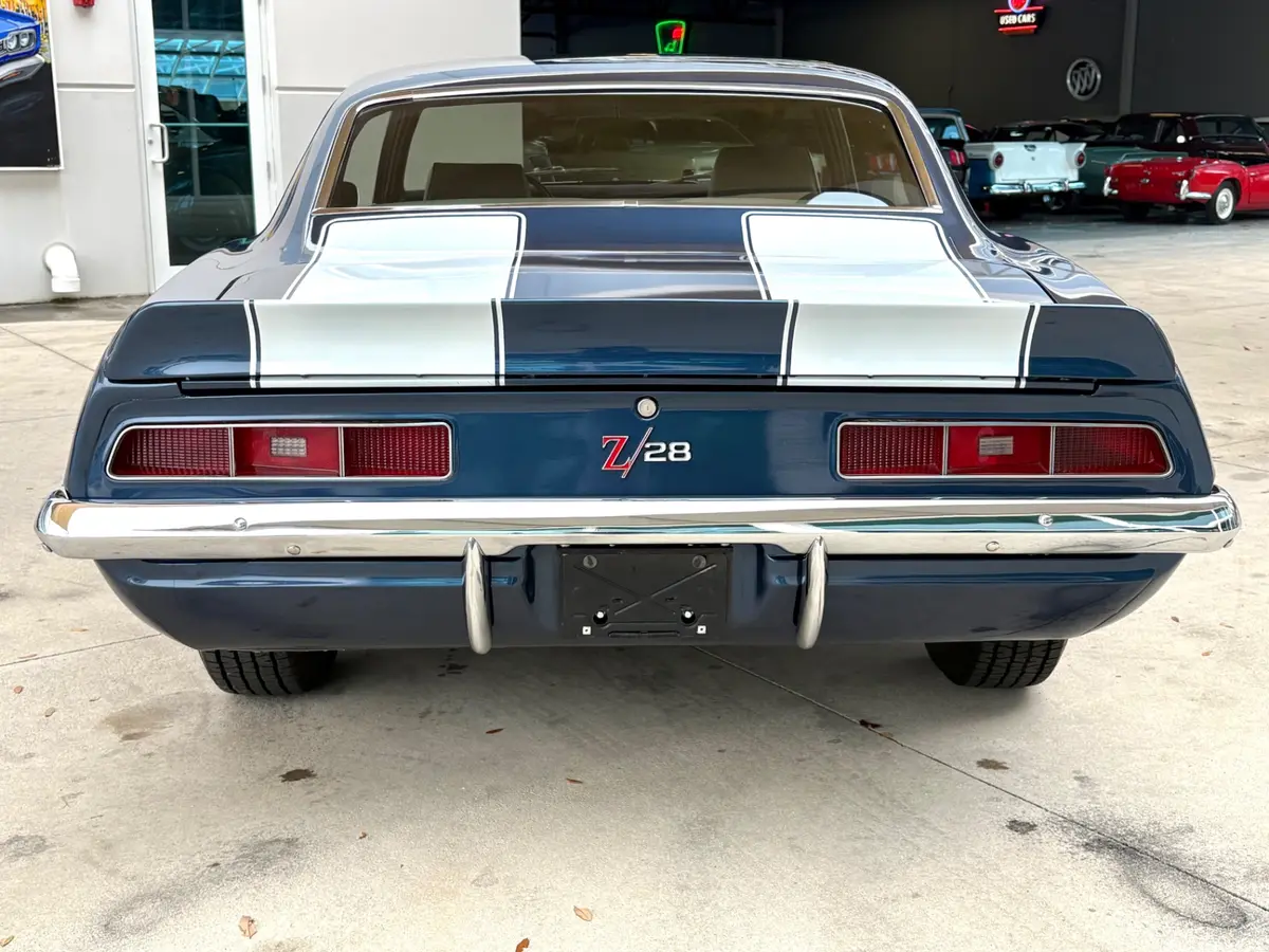 Vehicle photo 7