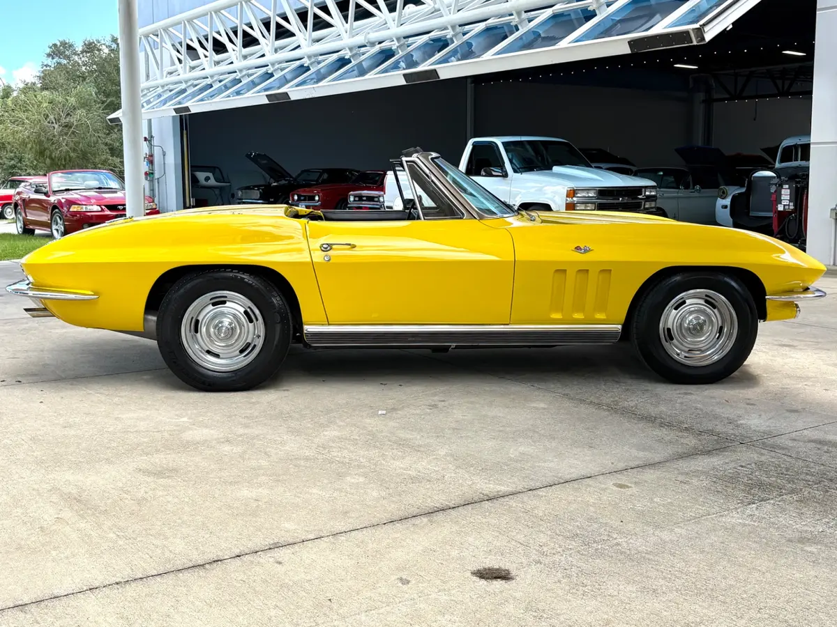 Vehicle photo 5