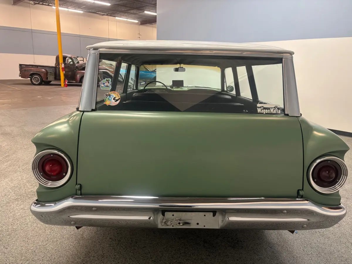 Vehicle photo 5