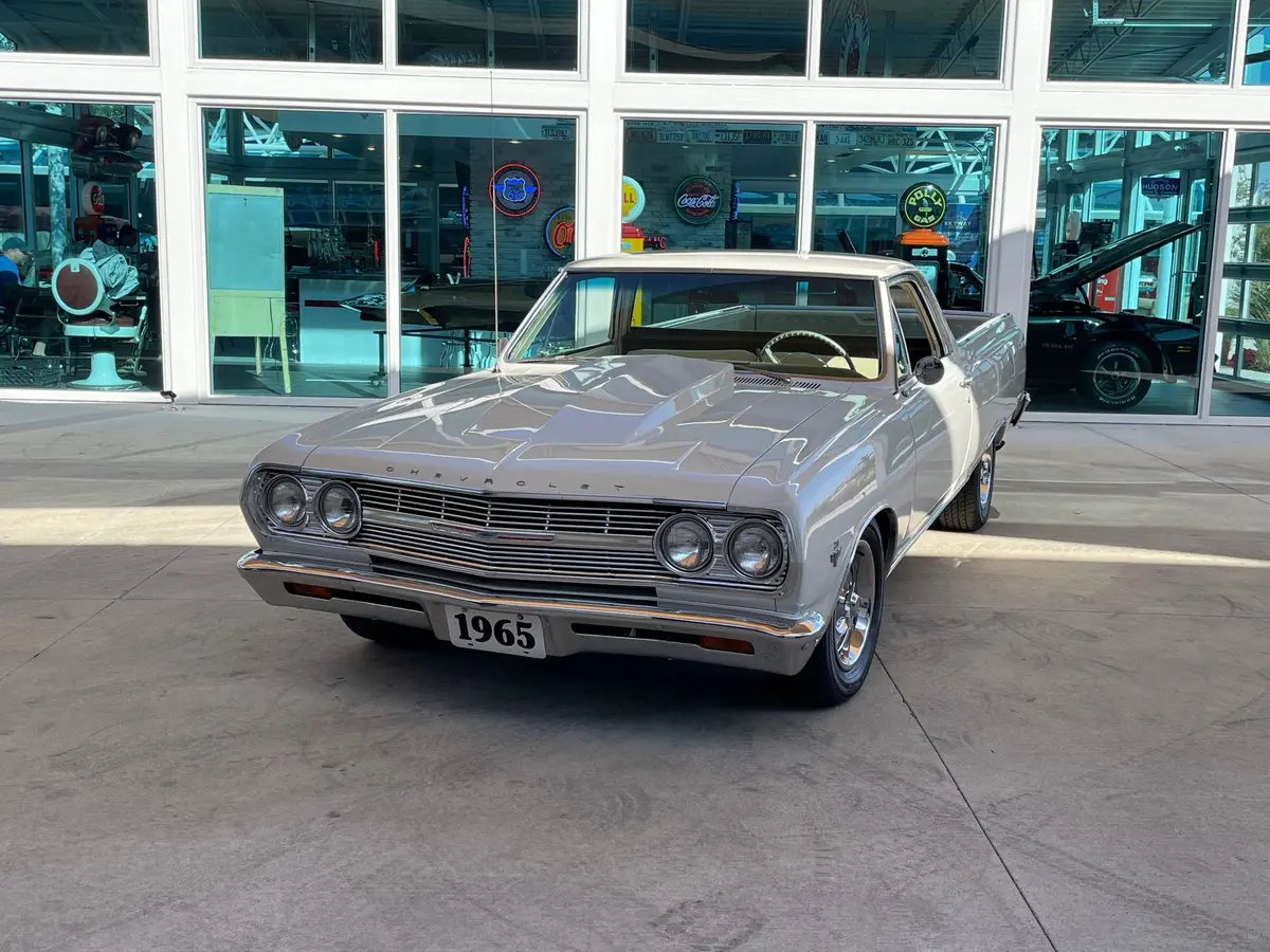 Vehicle photo 46