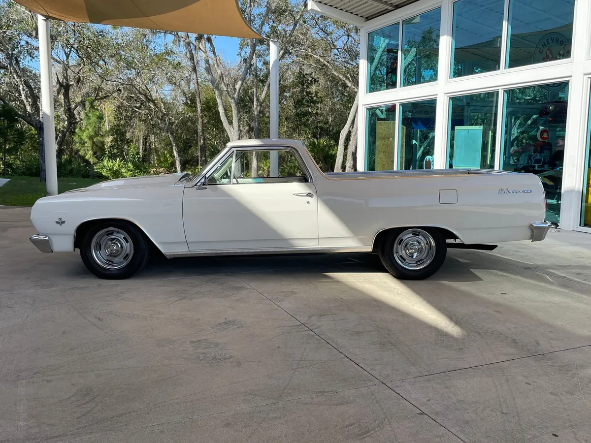 Vehicle photo 8