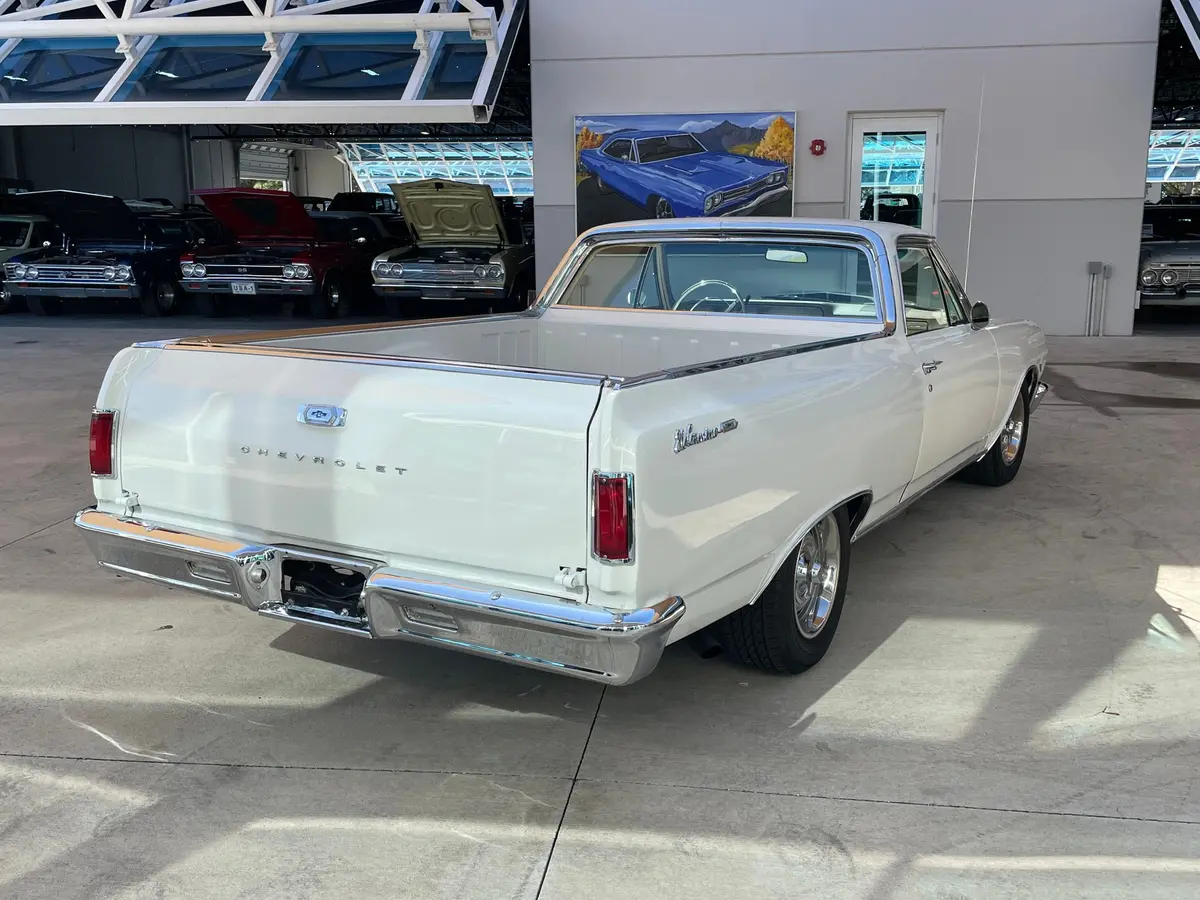 Vehicle photo 7