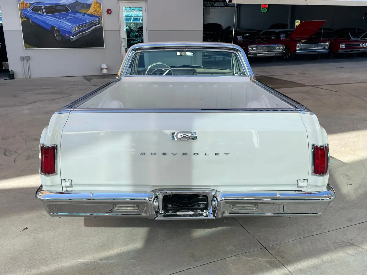 Vehicle photo 10
