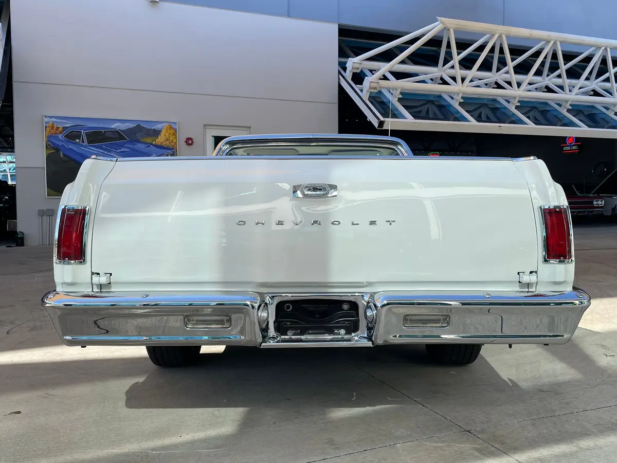 Vehicle photo 6