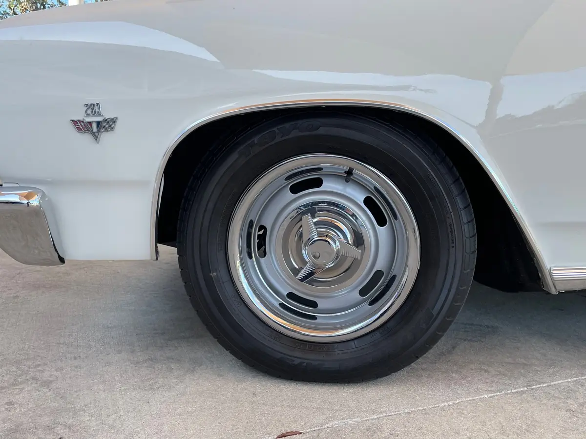 Vehicle photo 14