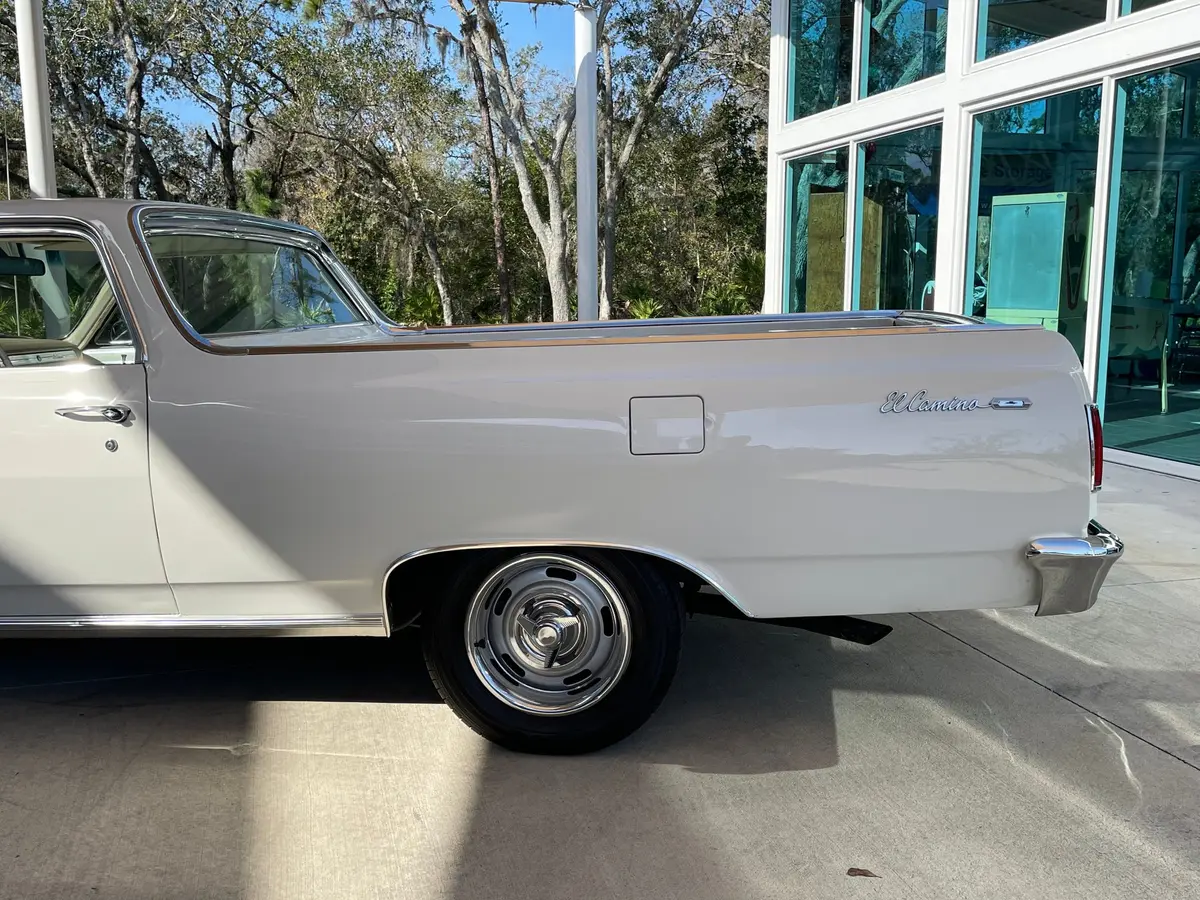 Vehicle photo 13