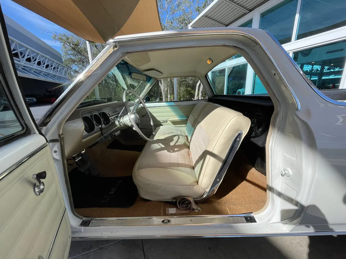 Vehicle photo 18