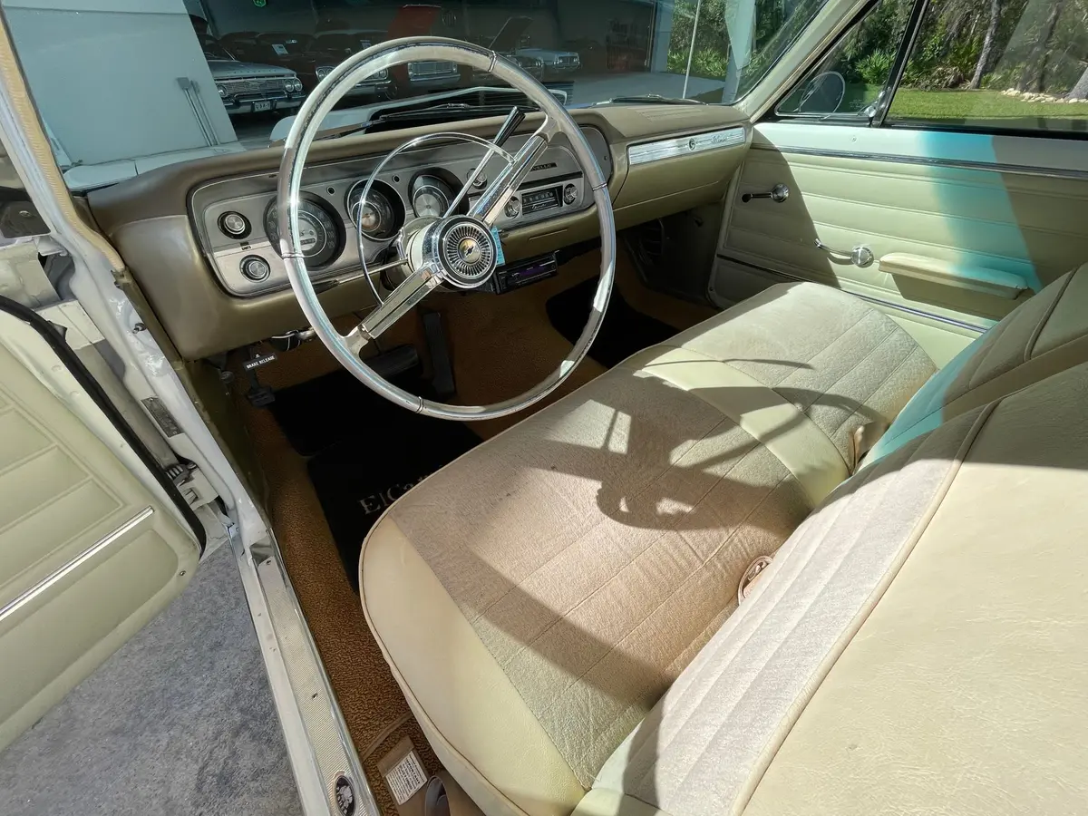 Vehicle photo 21