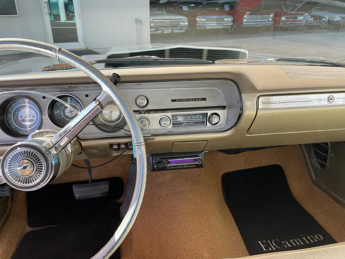 Vehicle photo 23