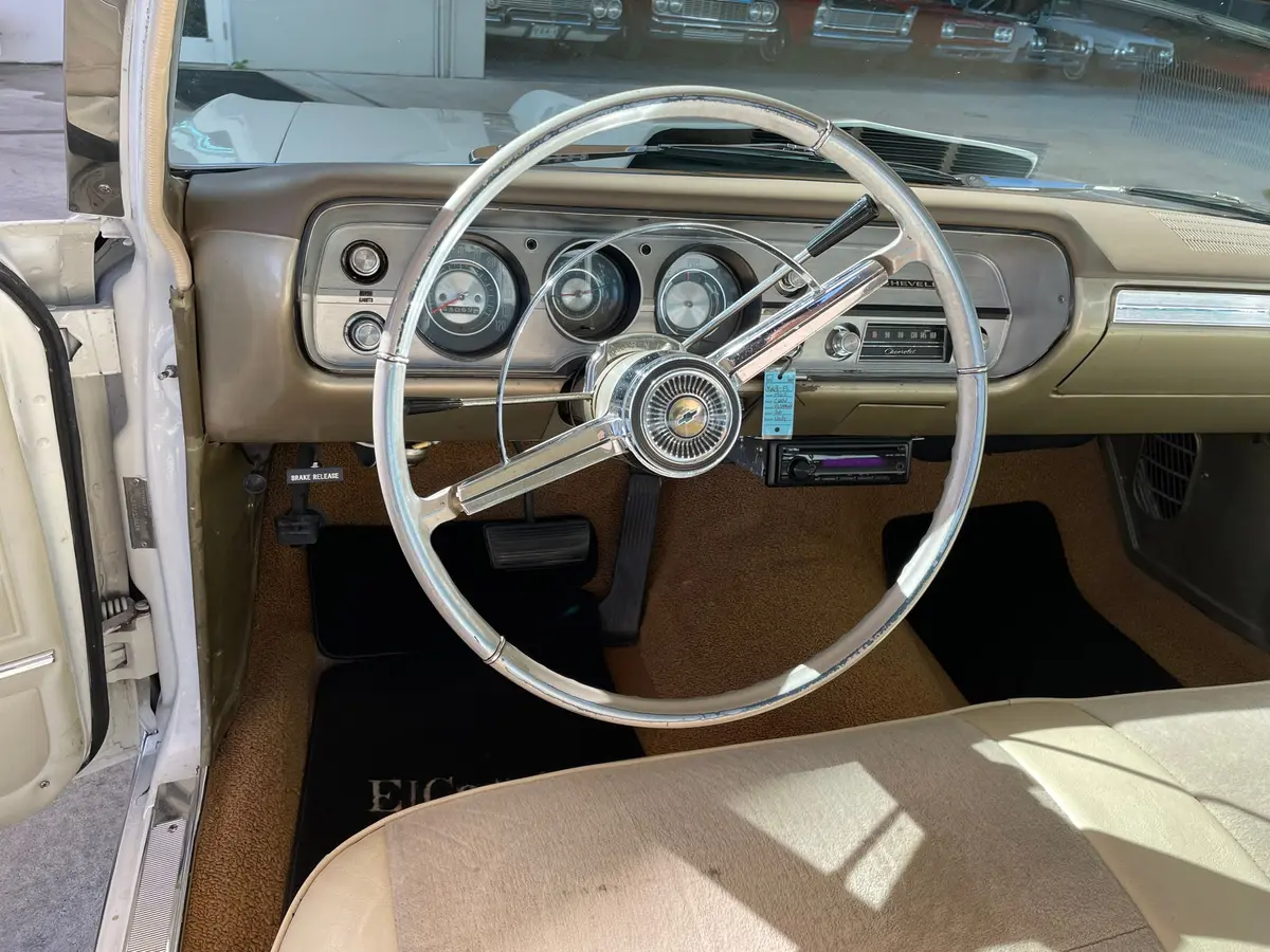 Vehicle photo 25