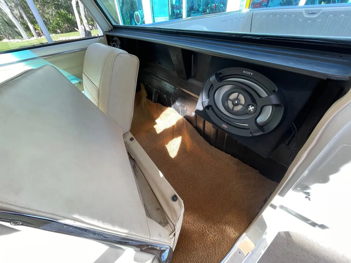 Vehicle photo 27