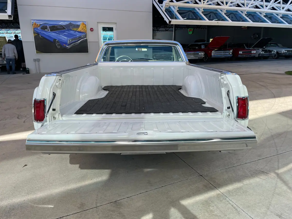 Vehicle photo 29