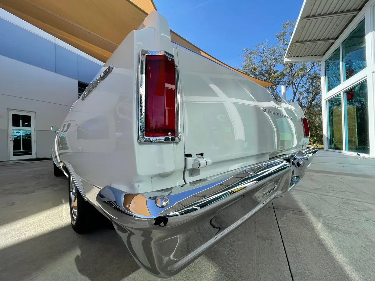 Vehicle photo 26