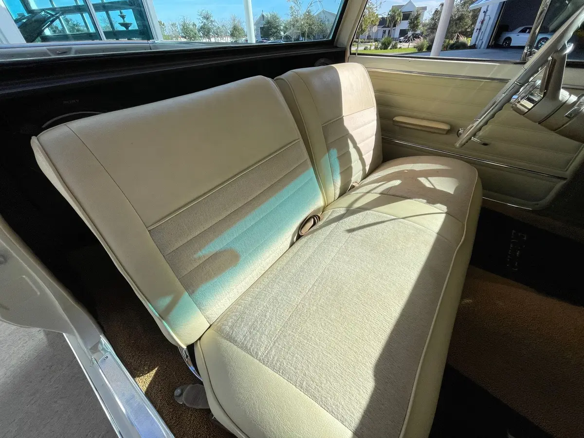 Vehicle photo 33