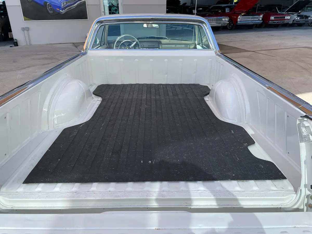 Vehicle photo 30